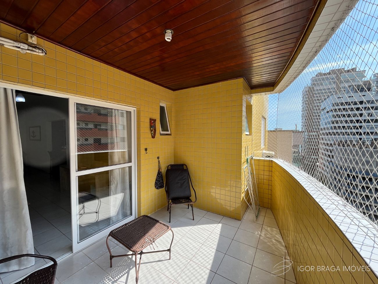 BELÍSSIMO APARTAMENTO, À 300M DO MAR E LAZER COMPLETO