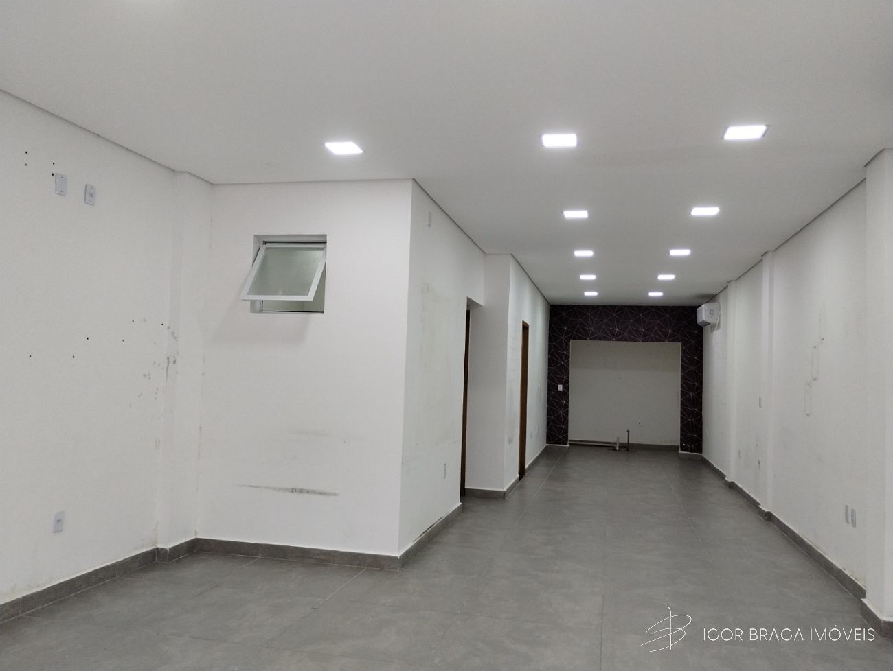 EXCELENTE PONTO COMERCIAL, À 400M DO MAR