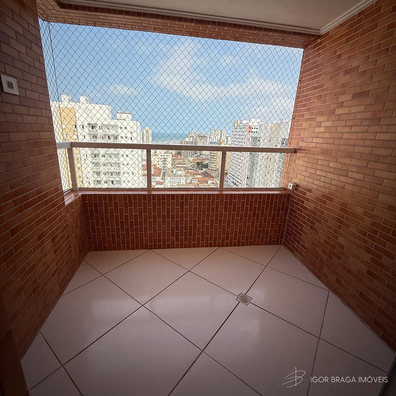 BELÍSSIMO APARTAMENTO, À 400M DO MAR E LAZER COMPLETO