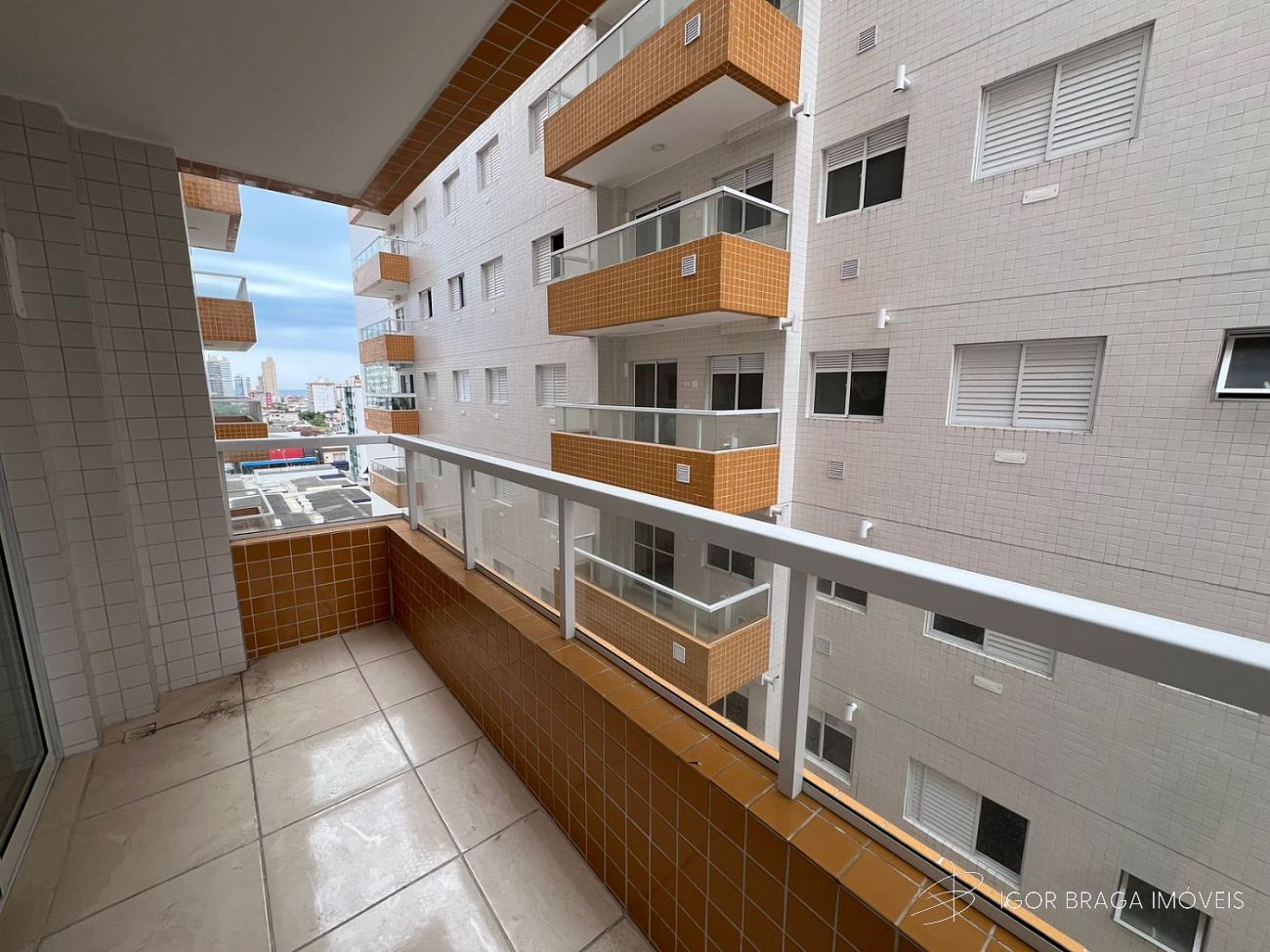 BELÍSSIMO APARTAMENTO NOVO, À 900M DO MAR E LAZER COMPLETO