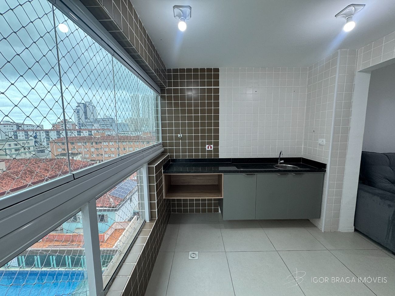 EXCELENTE APARTAMENTO, À 300M DO MAR E LAZER COMPLETO