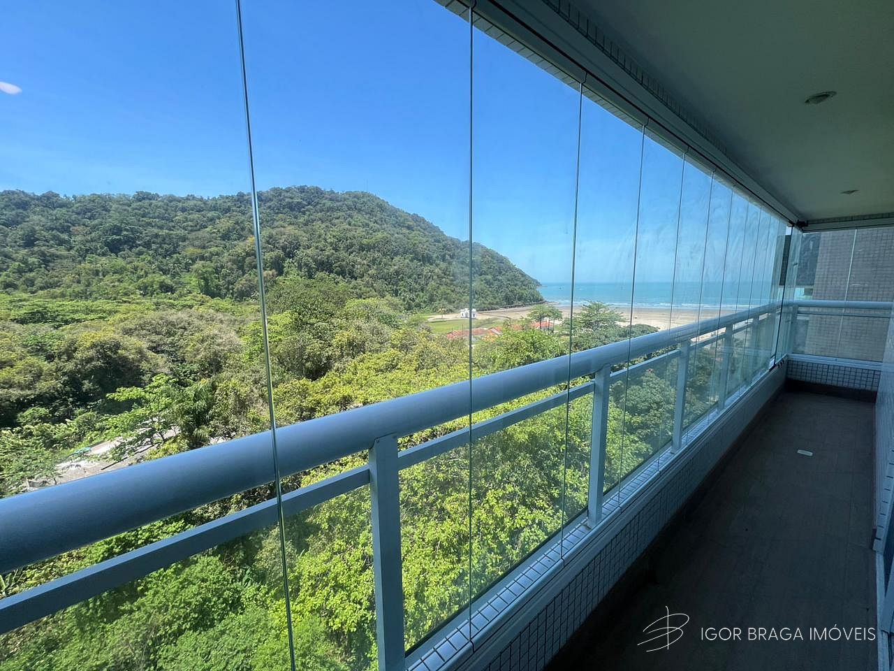 EXCELENTE APARTAMENTO, À 250M DO MAR E LAZER COMPLETO