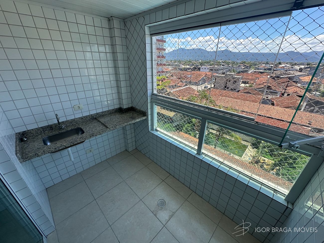 BELÍSSIMO APARTAMENTO, À 500M DO MAR E LAZER COMPLETO