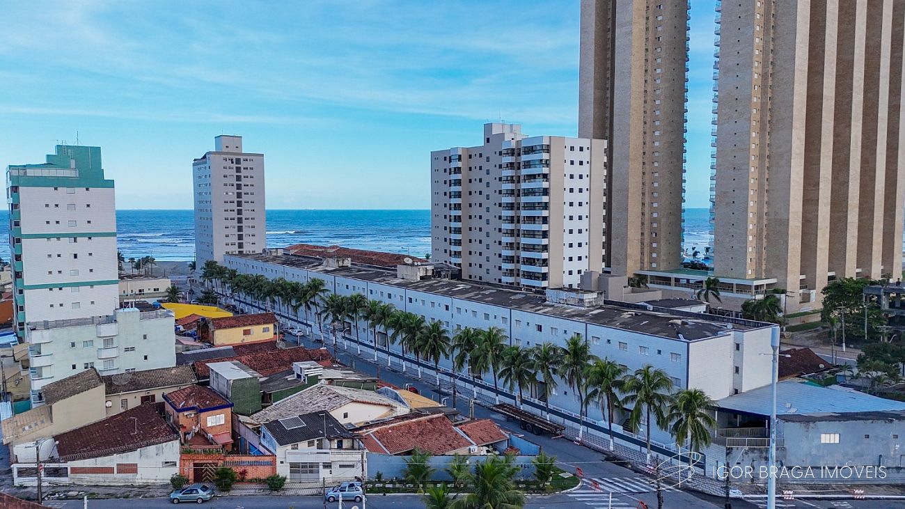 BELÍSSIMA KITNET, À 50M DO MAR E LAZER COMPLETO