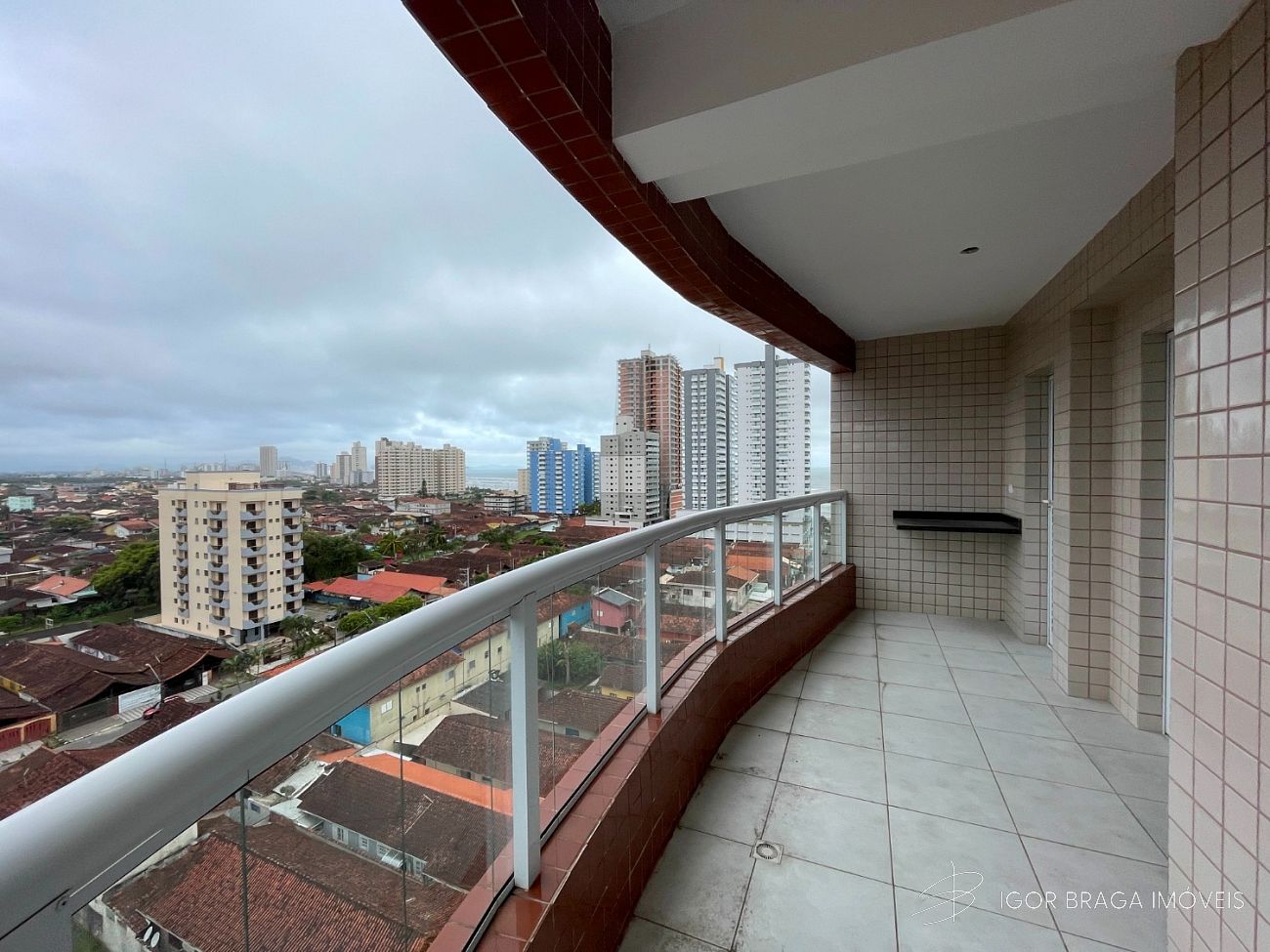 BELISSÍMO APARTAMENTO, À 150m DO MAR E LAZER