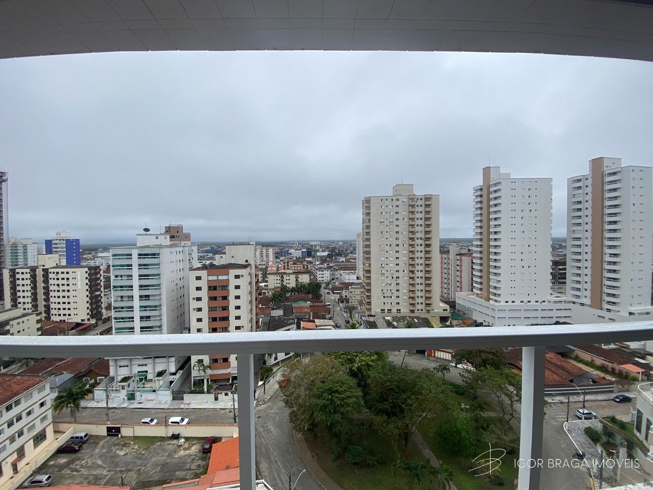 BELISSÍMO APARTAMENTO EM CONSTRUÇÃO, À 100M DO MAR E LAZER COMPLETO