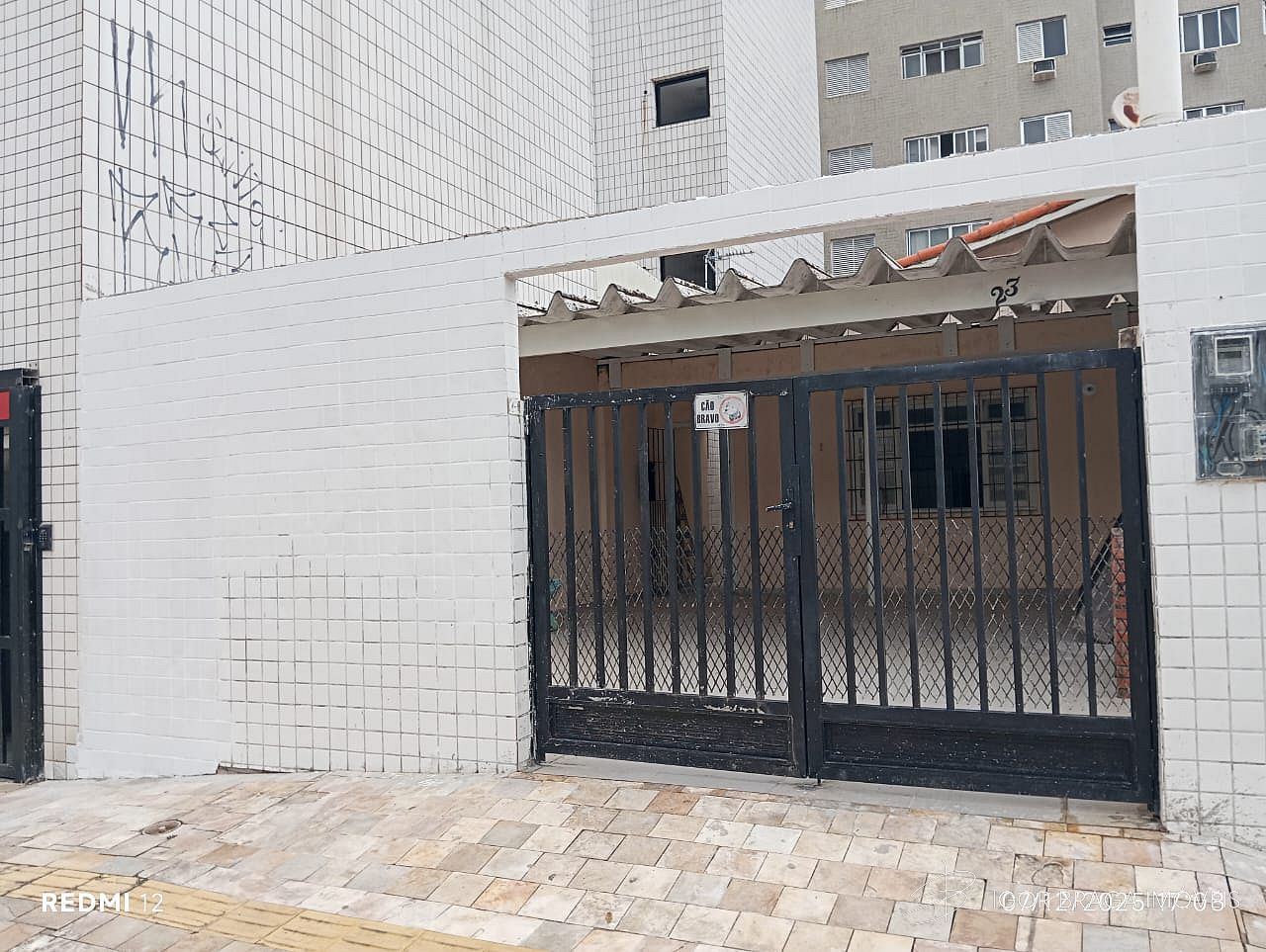 BELÍSSIMA CASA, AMPLA E À 450M DO MAR