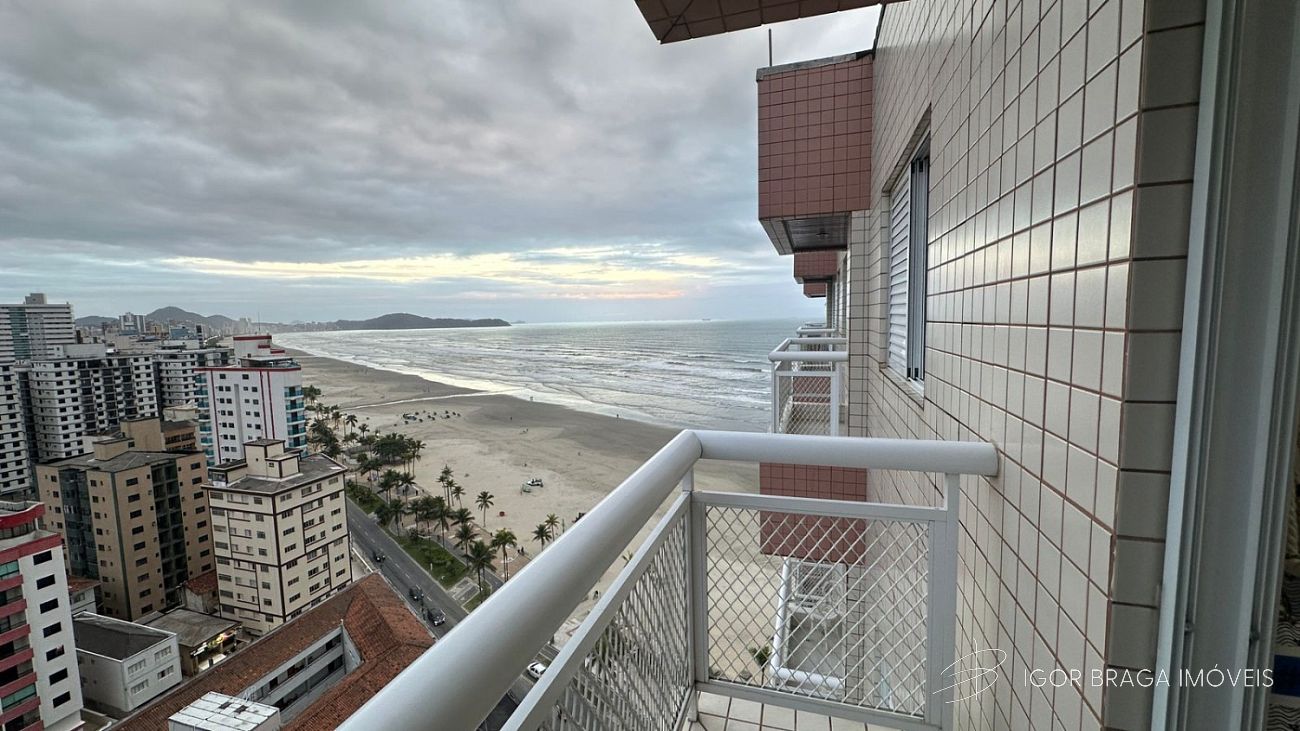 BELÍSSIMO APARTAMENTO, À 20M DO MAR E LAZER
