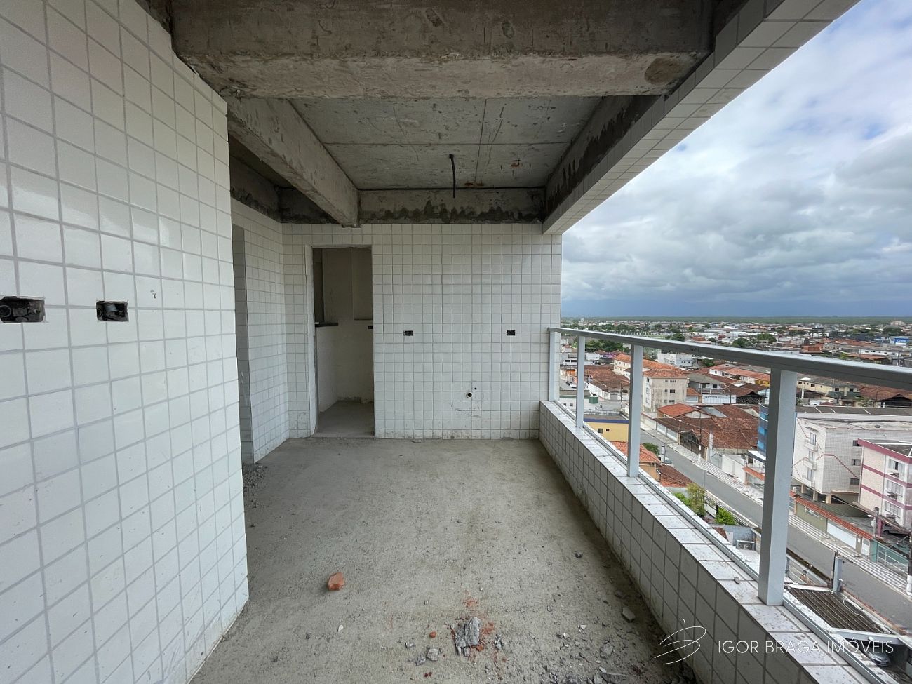 BELÍSSIMO APARTAMENTO, À 450M DO MAR E LAZER COMPLETO