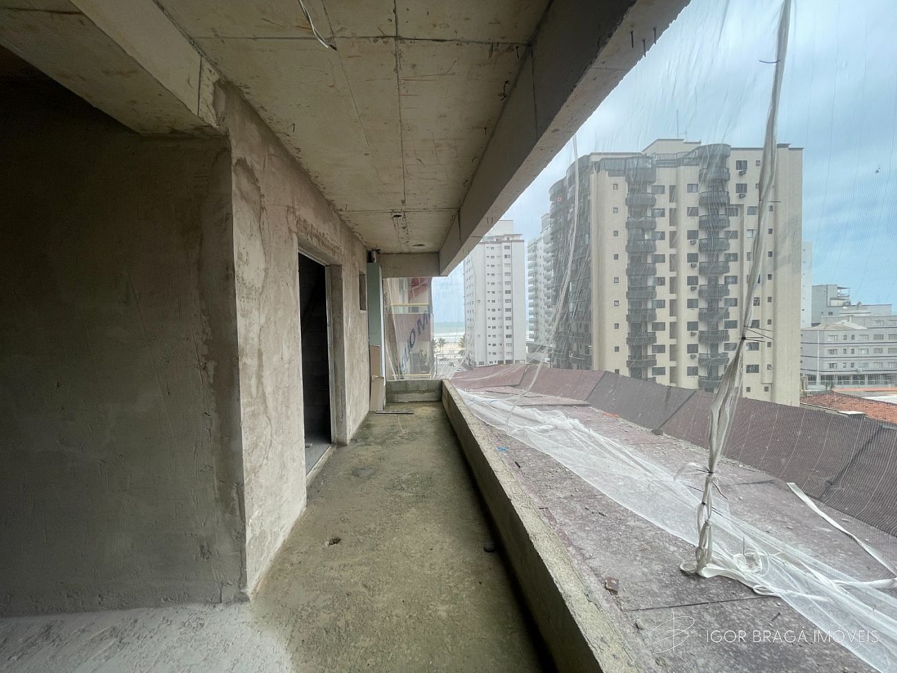 BELÍSSIMO LANÇAMENTO, À 150M DO MAR E LAZER COMPLETO