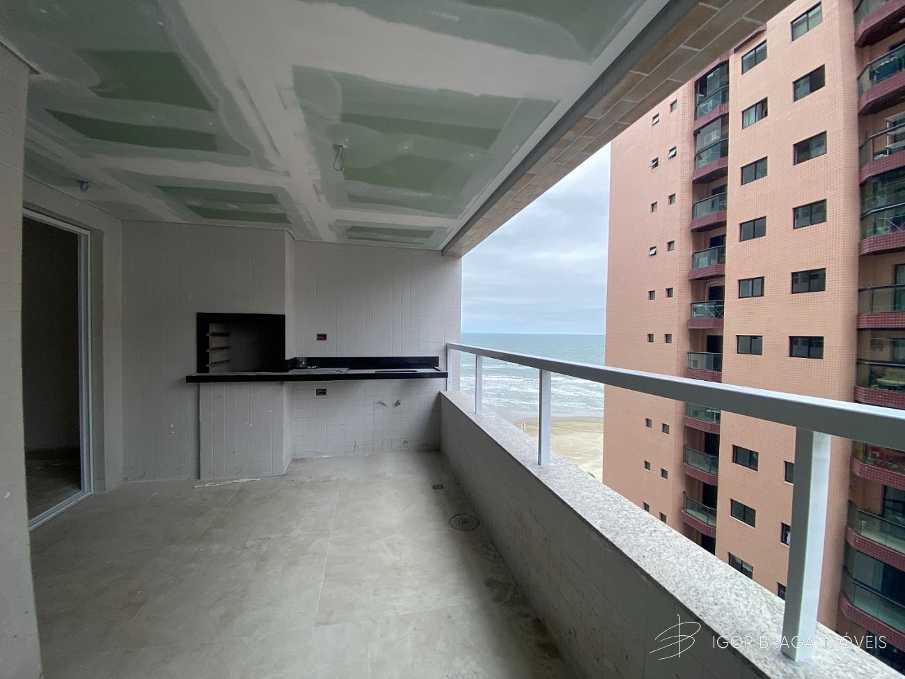 EXCELENTE APARTAMENTO, FINO ACABAMENTO E LAZER COMPLETO
