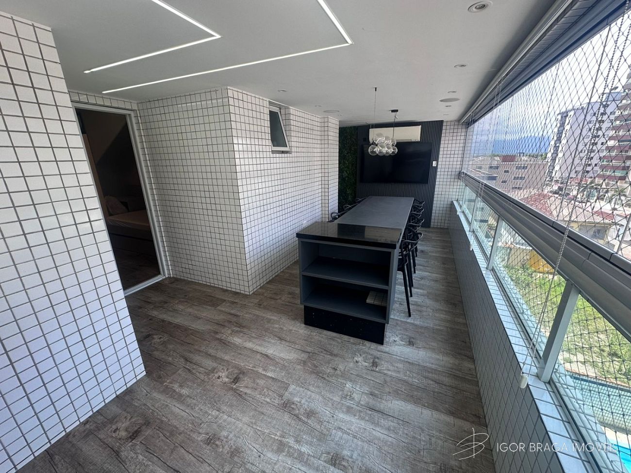 EXCELENTE APARTAMENTO, À 300M DO MAR E LAZER COMPLETO