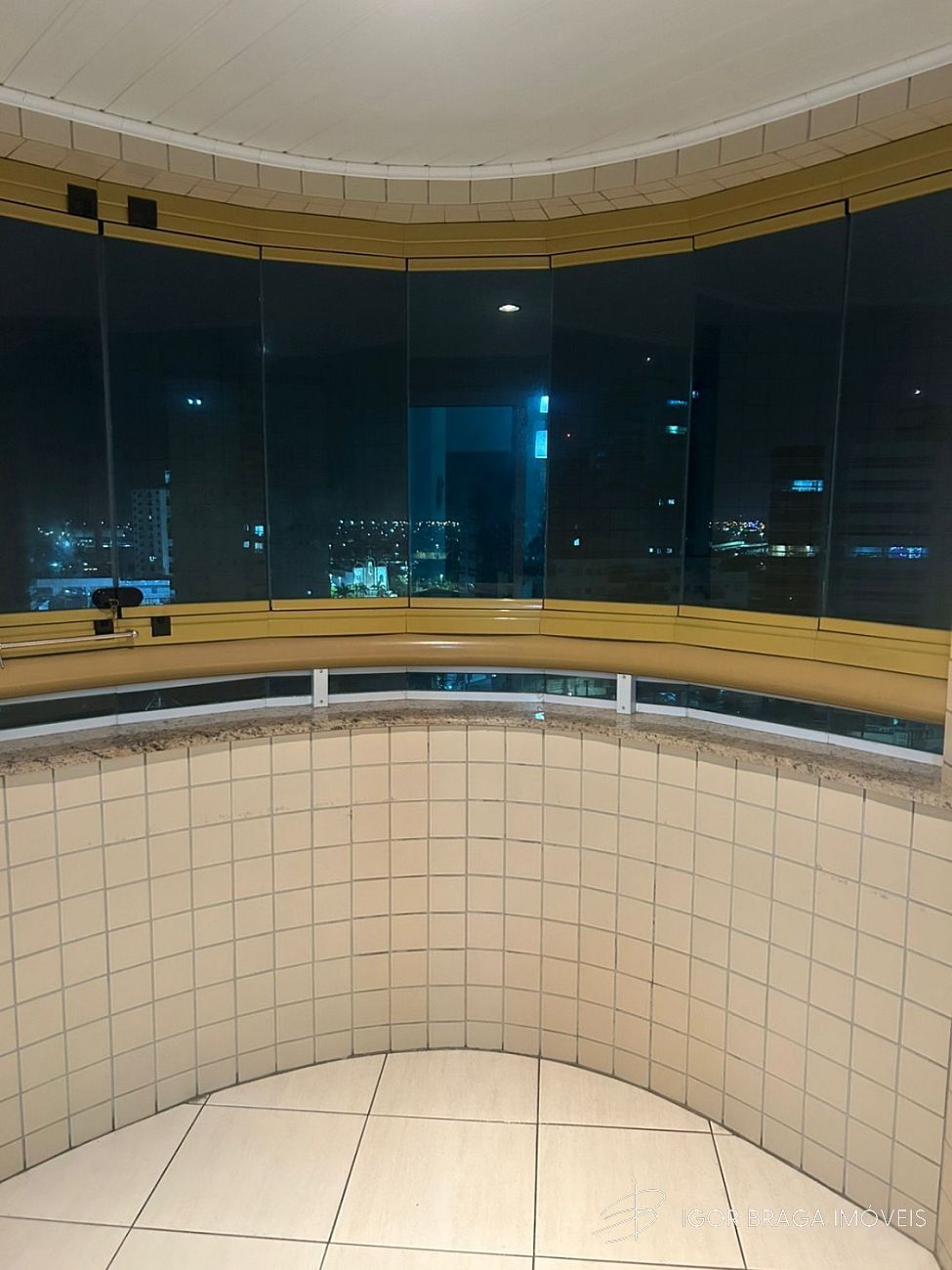 BELISSIMO APARTAMENTO, LAZER E À 350M DO MAR