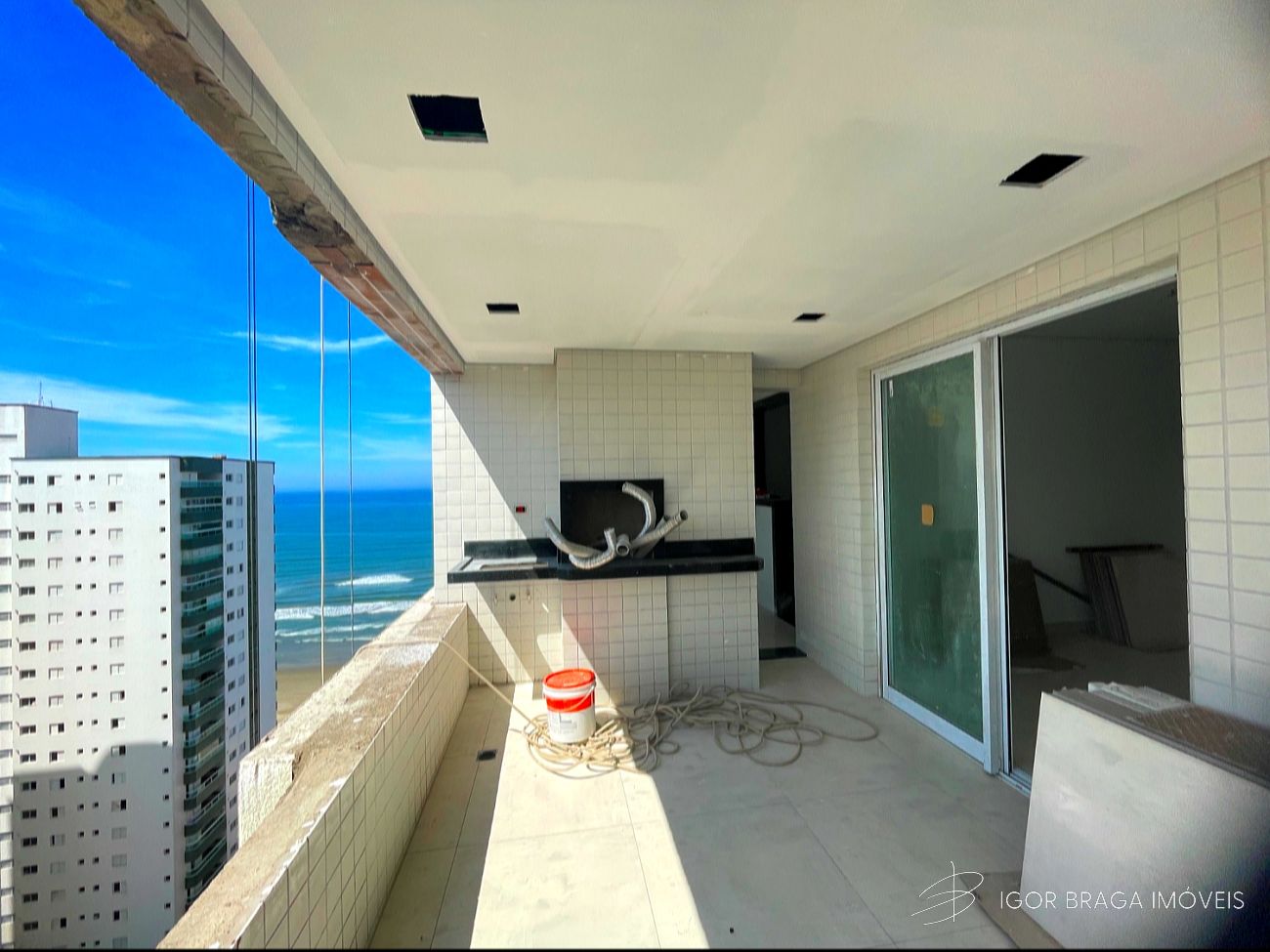 EXCELENTE APARTAMENTO, FINO ACABAMENTO E LAZER COMPLETO