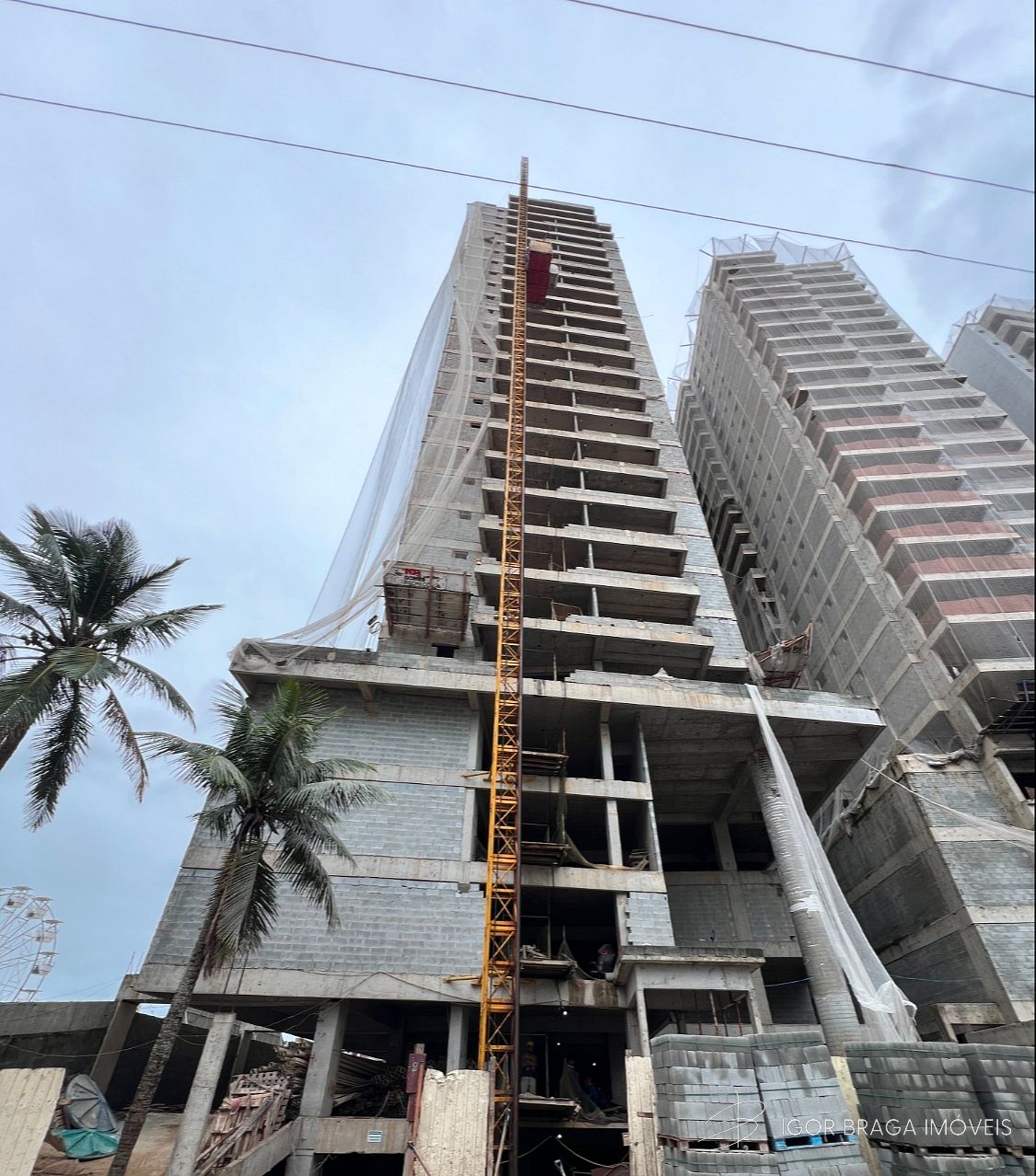 BELÍSSIMO APARTAMENTO, FINO ACABAMENTO E LAZER COMPLETO