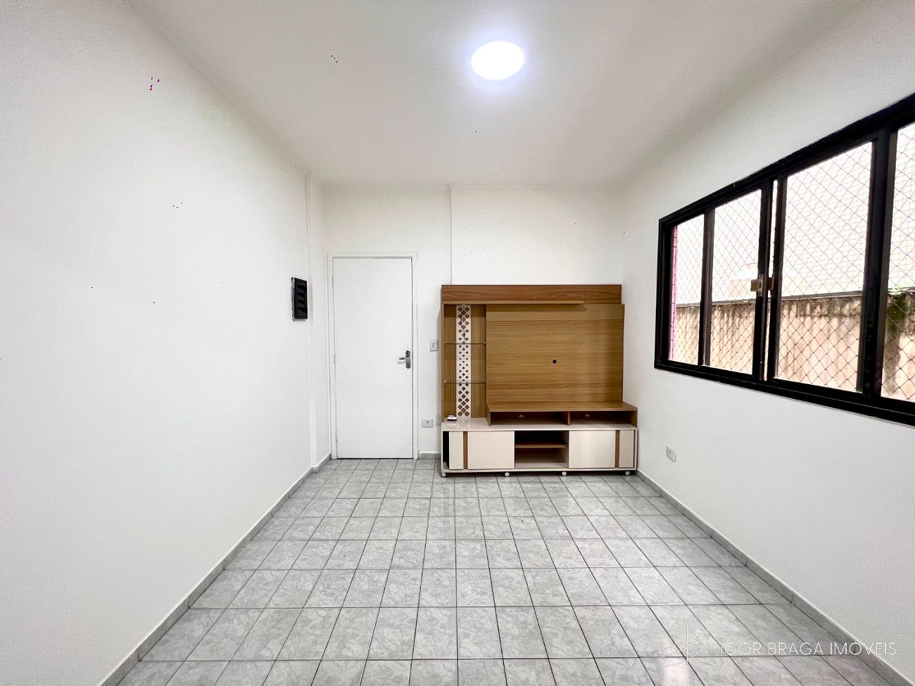 BELÍSSIMO APARTAMENTO, À 500M DO MAR