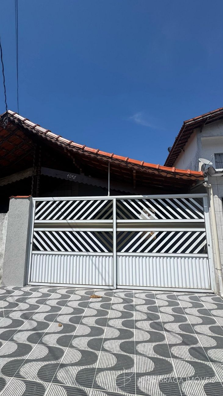 BELÍSSIMA CASA, AMPLA E ÀREA DE LAZER