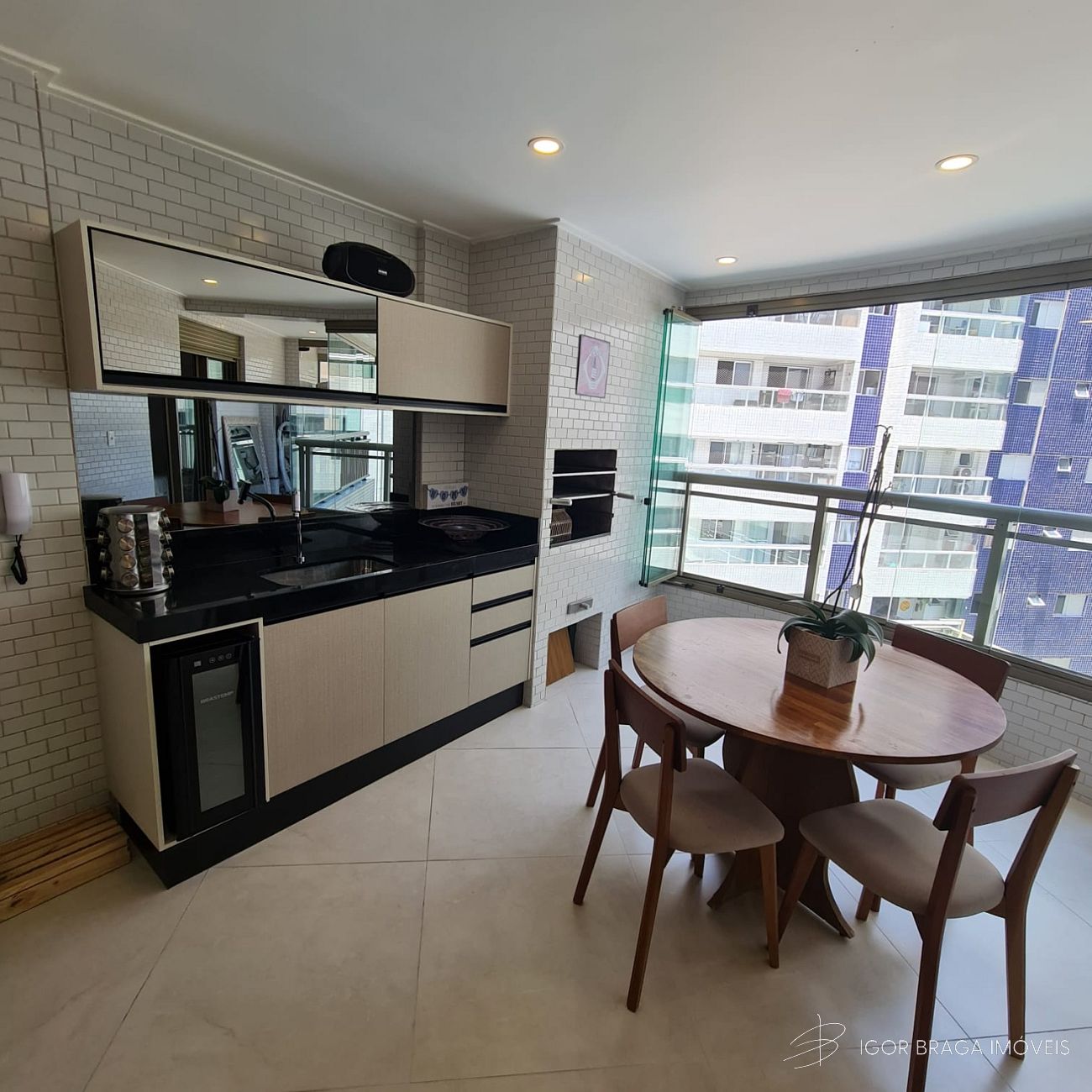 EXCELENTE APARTAMENTO, À 700m DO MAR E LAZER COMPLETO