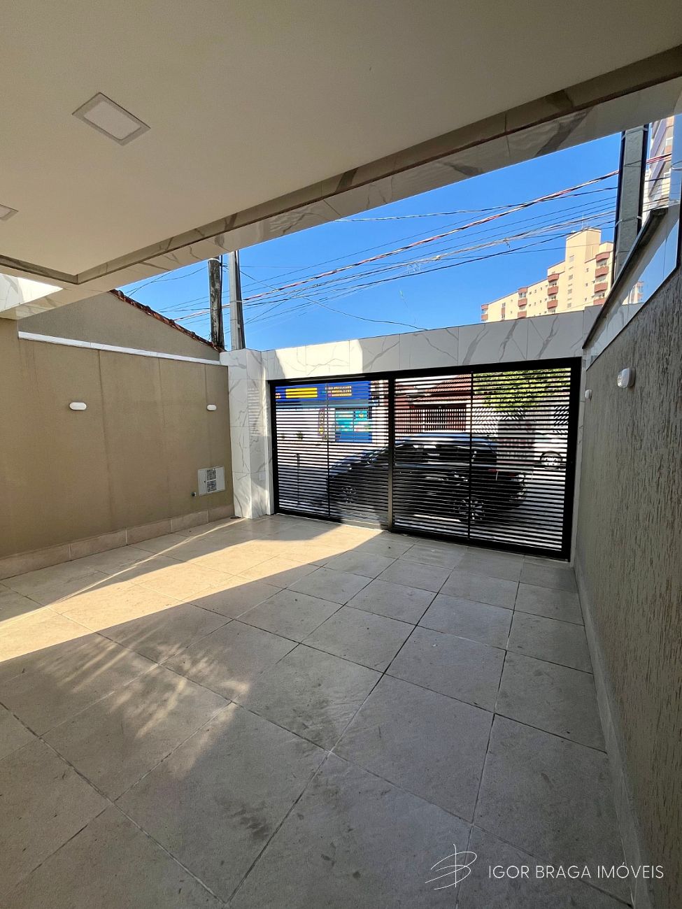 BELÍSSIMA CASA EM CONDOMÍNIO, FINO ACABAMENTO E ÓTIMA LOCALIZAÇÃO