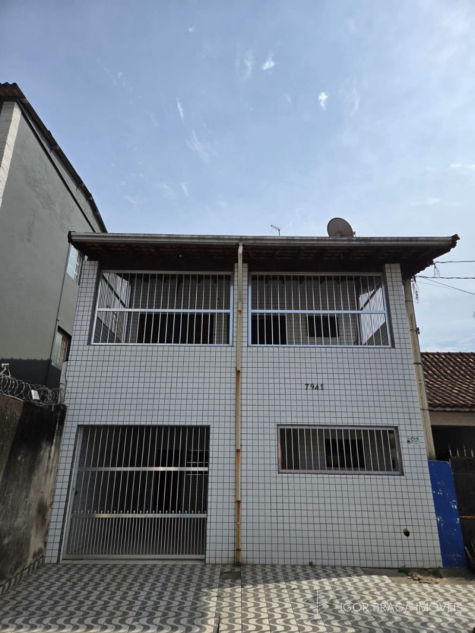 BELÍSSIMA CASA EM CONDOMÍNIO, FINO  ACABAMENTO