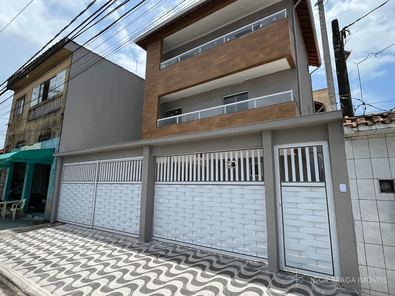 BELÍSSIMA CASA EM CONDOMÍNIO, FINO ACABAMENTO