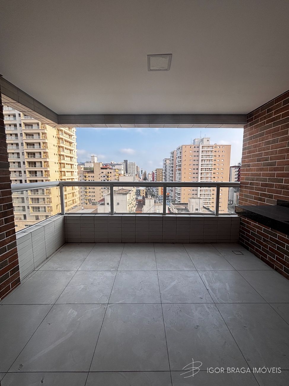 BELÍSSIMO APARTAMENTO, À 900M DO MAR E LAZER COMPLETO