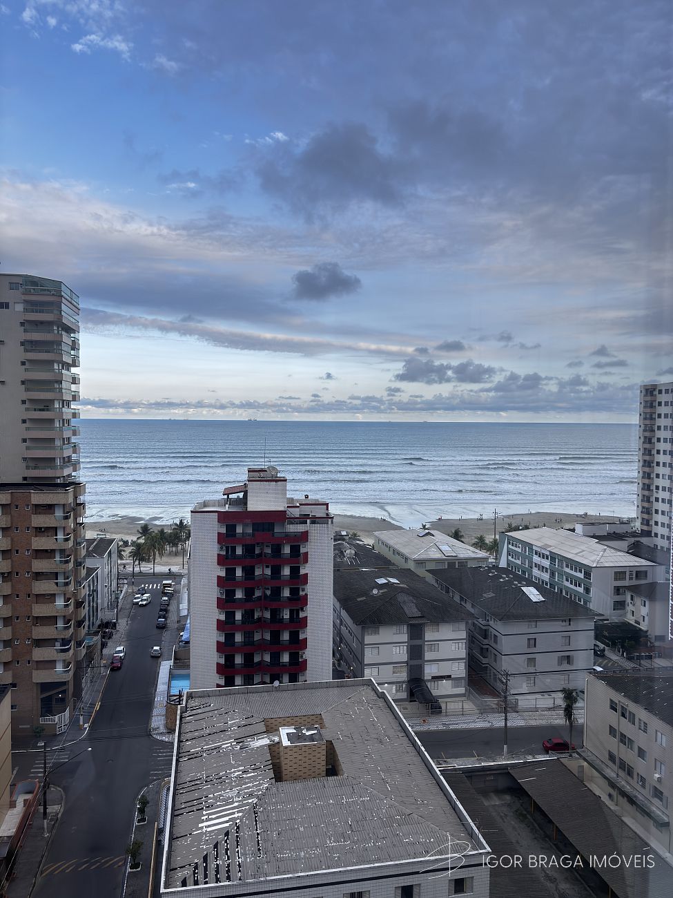 EXCELENTE APARTAMENTO, À 200M DO MAR E LAZER COMPLETO