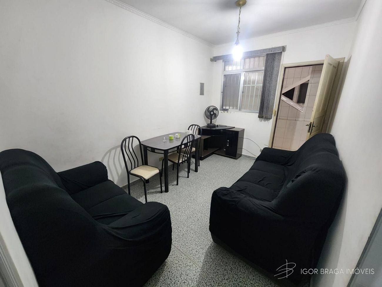 BELÍSSIMO APARTAMENTO, À 270M DO MAR