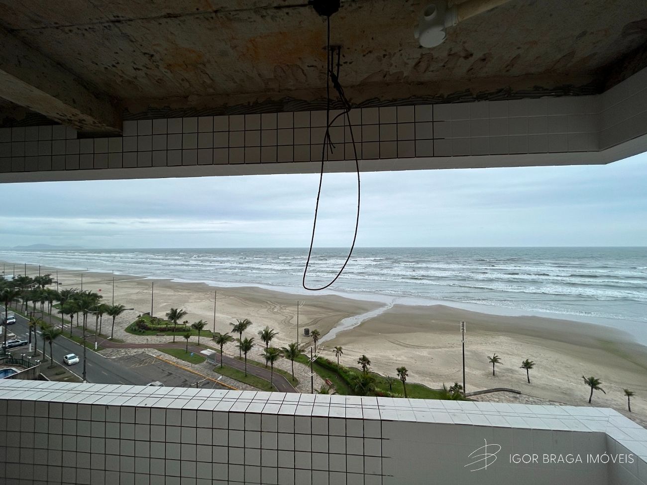 BELÍSSIMO APARTAMENTO, AMPLO E LAZER COMPLETO