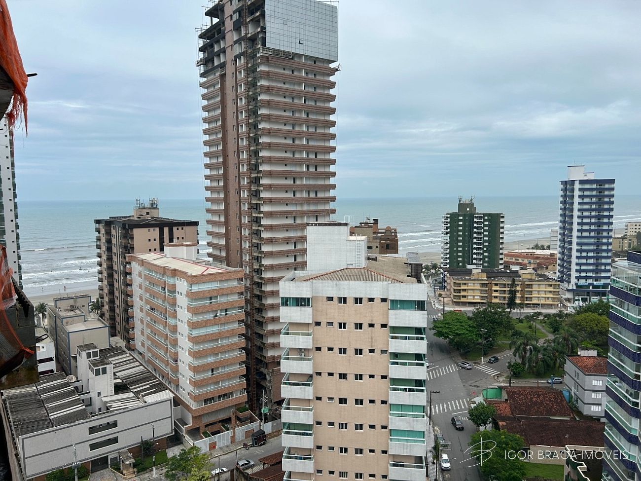 EXCELENTE APARTAMENTO EM CONSTRUÇÃO, À 200M DO MAR E LAZER COMPLETO