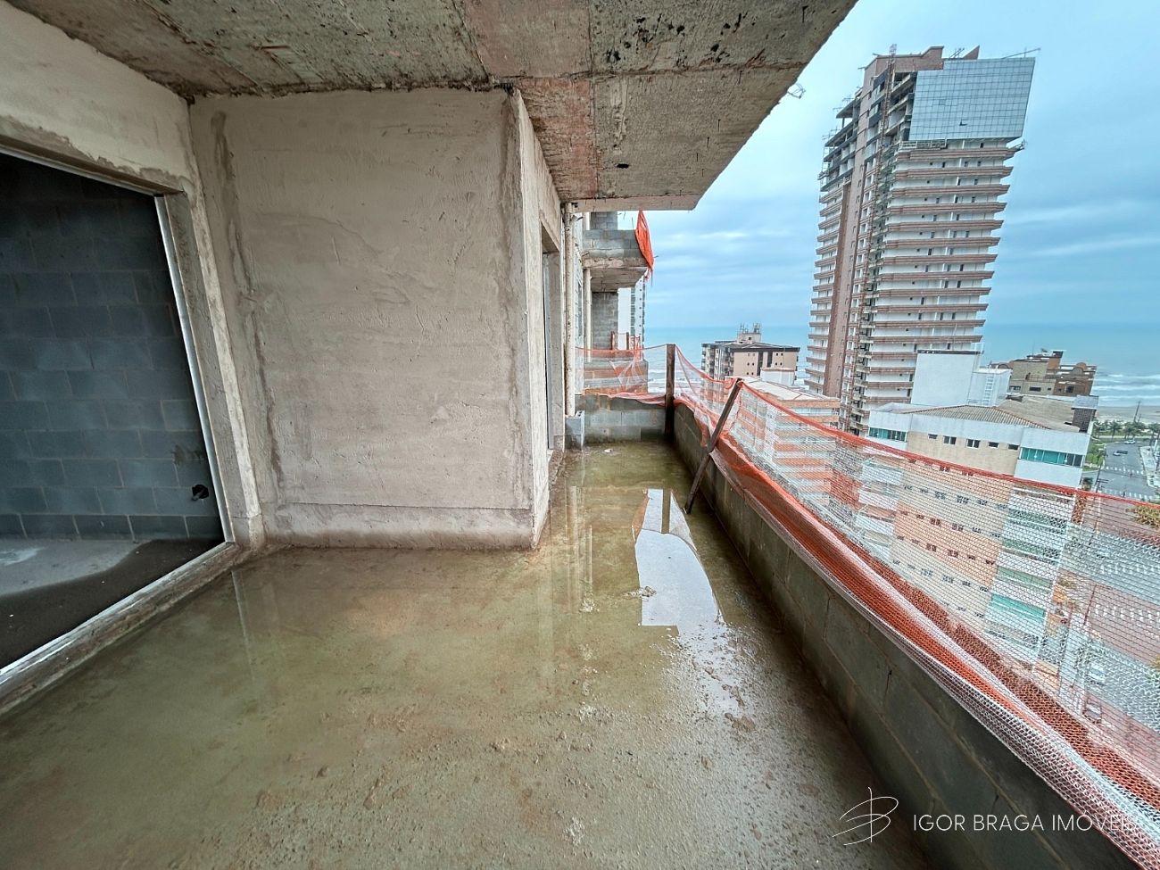 EXCELENTE APARTAMENTO EM CONSTRUÇÃO, À 200M DO MAR E LAZER COMPLETO