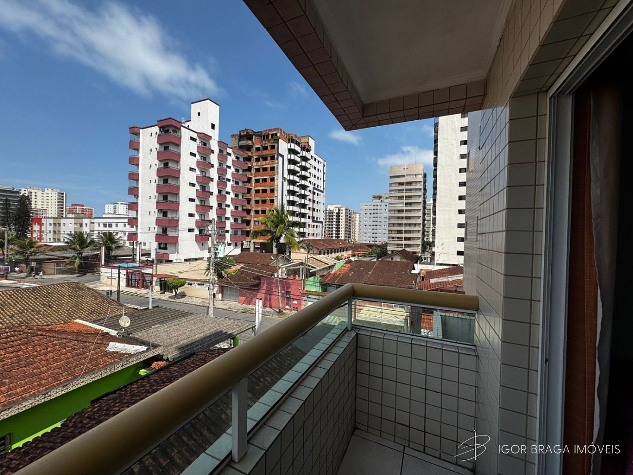 BELÍSSIMO APARTAMENTO, À 450M DO MAR E LAZER COMPLETO