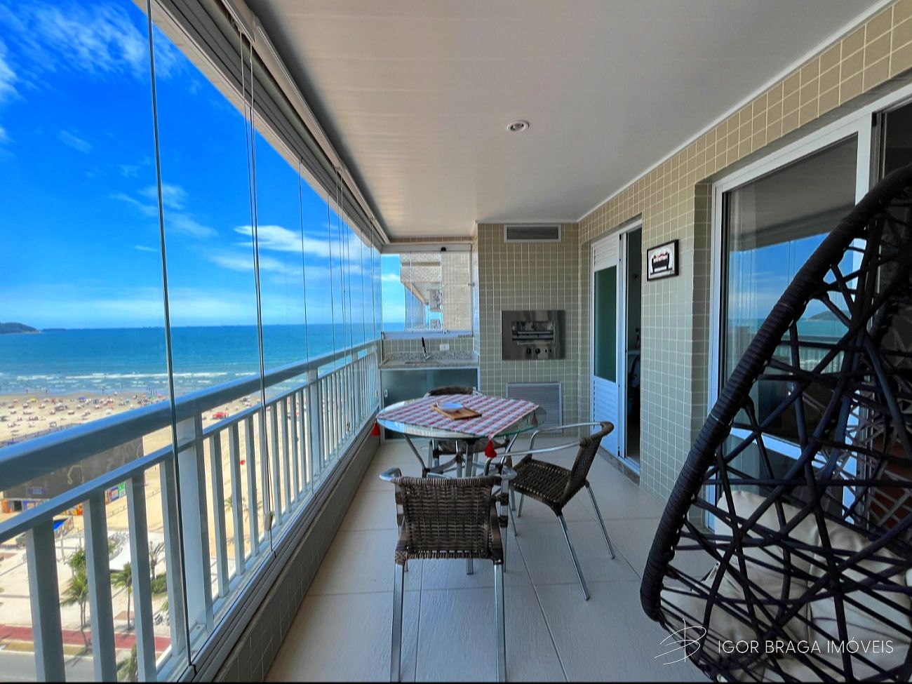 EXCELENTE APARTAMENTO, À 10M DO MAR E LAZER COMPLETO