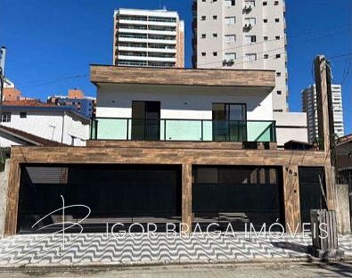 BELÍSSIMA CASA EM CONDOMÍNIO, À 150M DO MAR