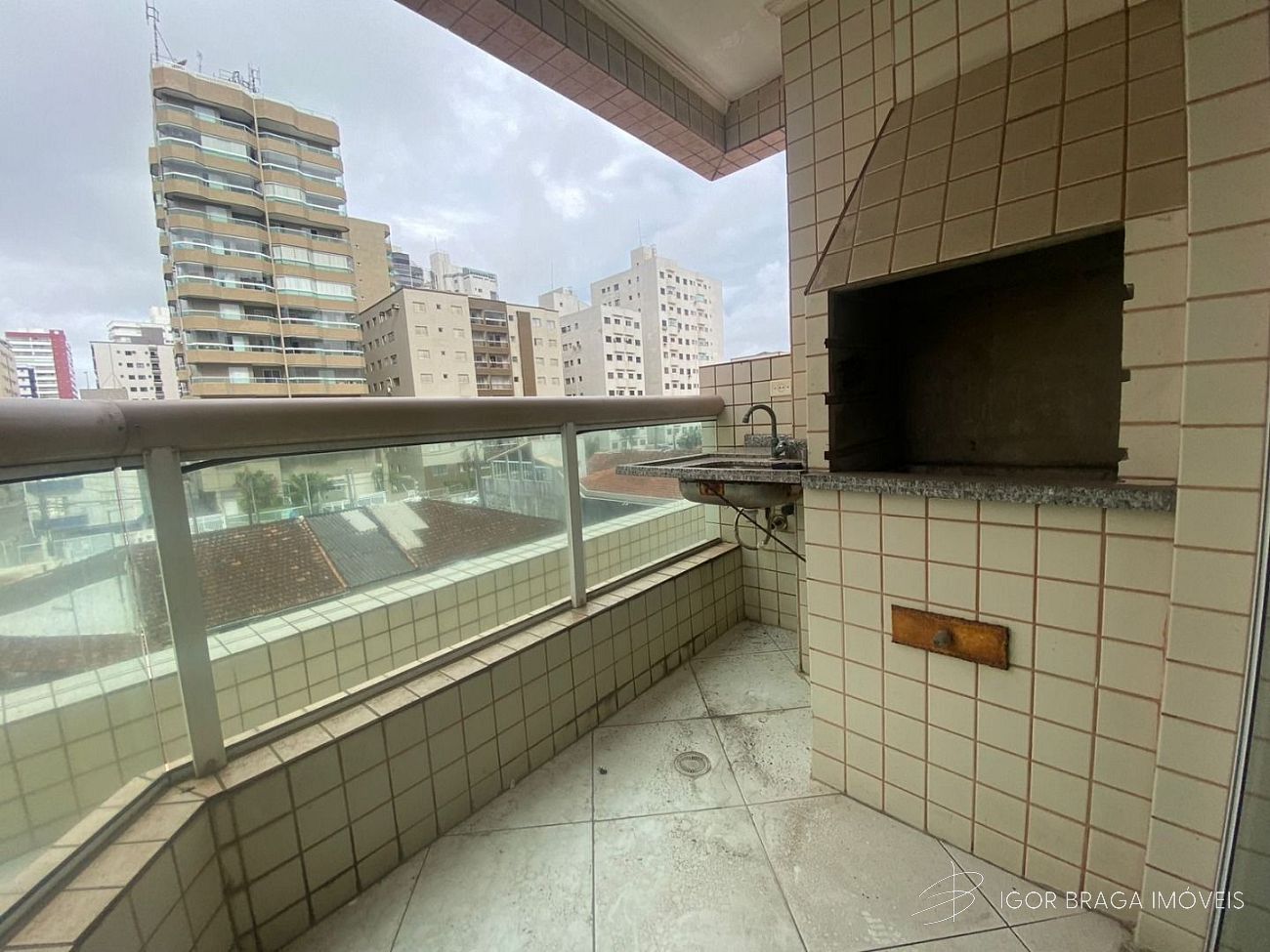 EXCELENTE APARTAMENTO, COM AREA DE LAZER COMPLETO