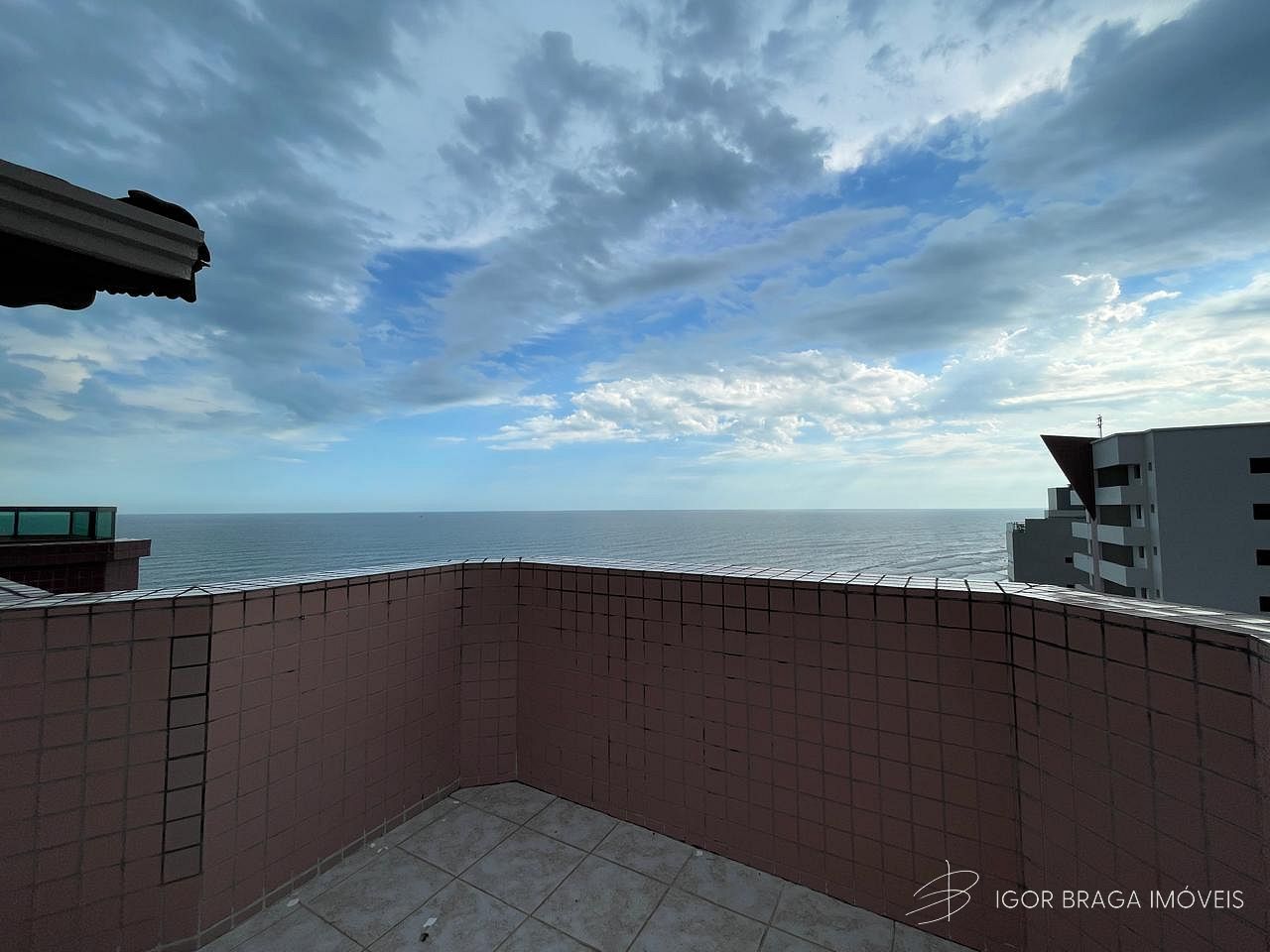 EXCELENTE COBERTURA, AMPLA E LAZER COMPLETO