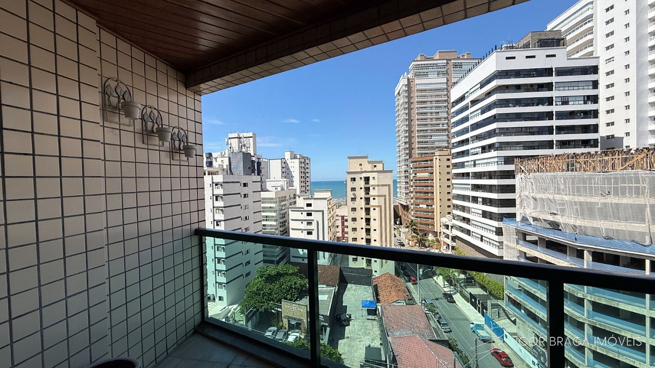 EXCELENTE APARTAMENTO, AMPLO E À 200M DO MAR