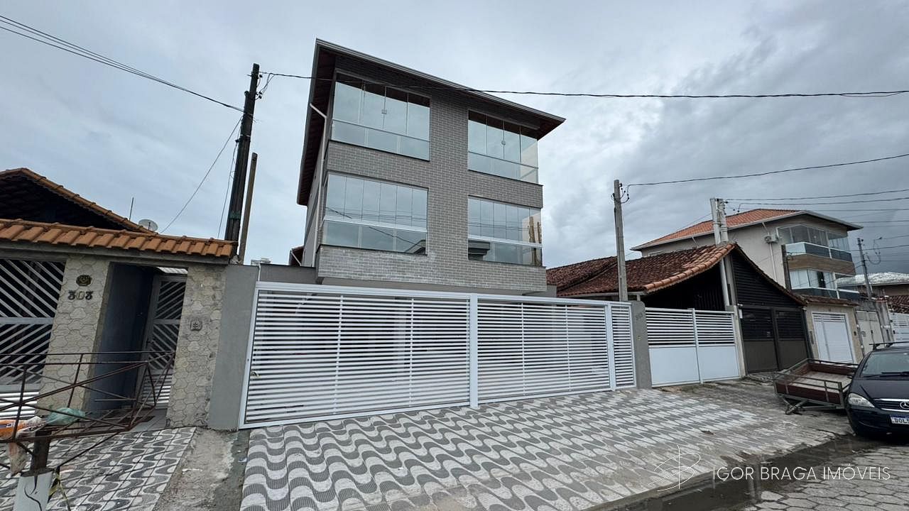 BELÍSSIMA CASA EM CONDOMÍNIO, À 350M DO
