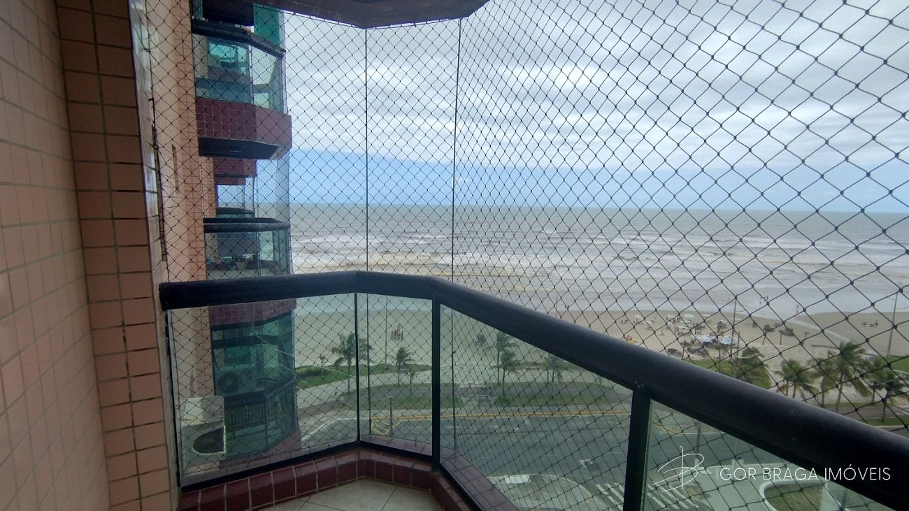 EXCELENTE APARTAMENTO, À 40M DO MAR E LAZER