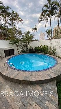 BELÍSSIMA CASA, AMPLA E À 200M DO MAR