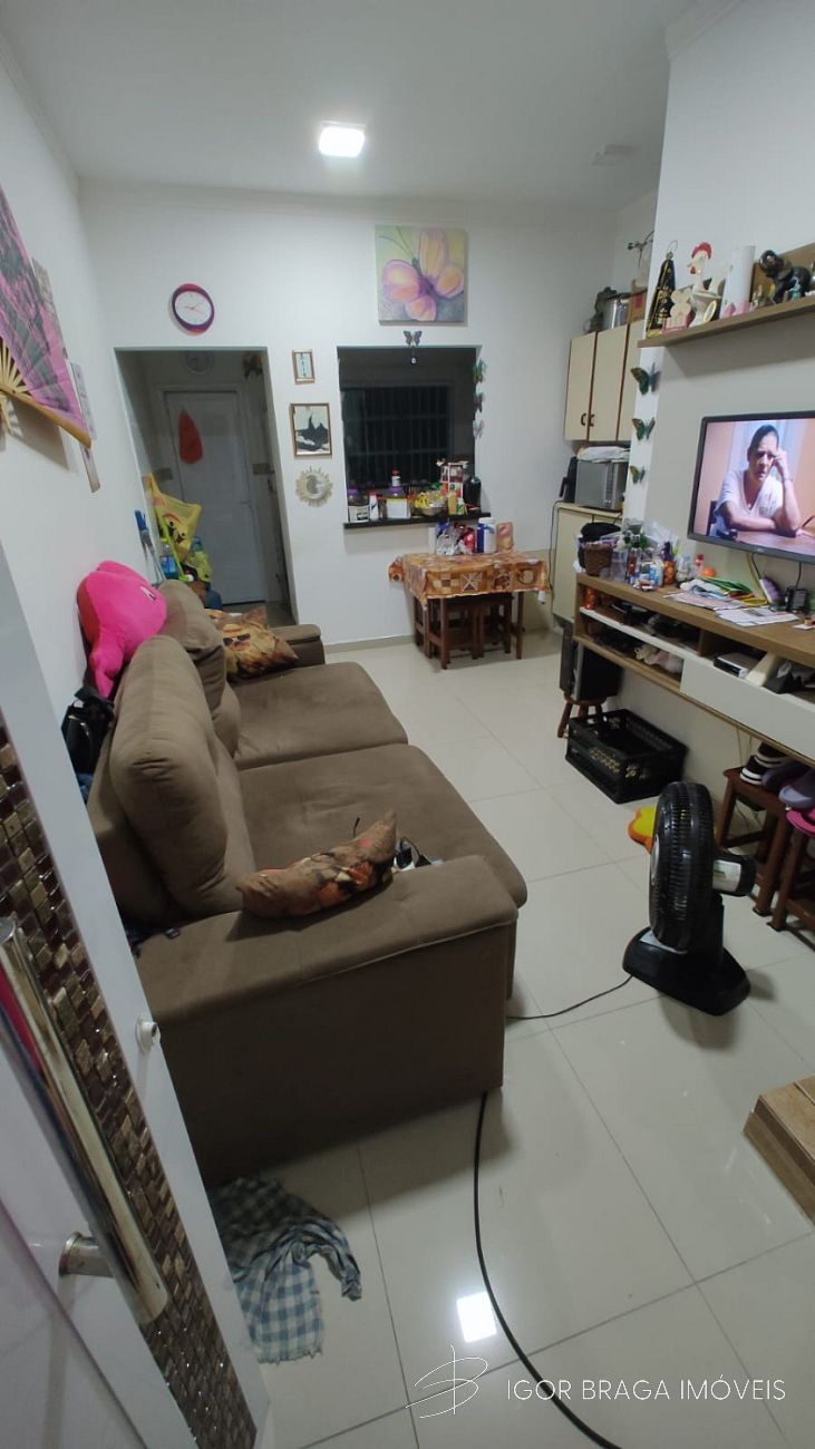 BELÍSSIMA CASA EM CONDOMÍNIO, À 900M DO MAR E LAZER