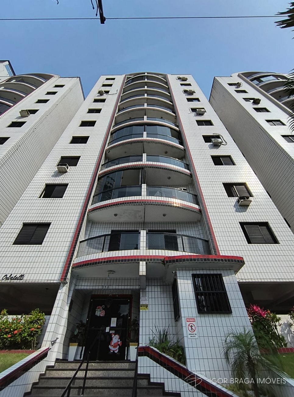 INCRIVEL EMPREENDIMENTO, À 300m DO MAR E LAZER COMPLETO