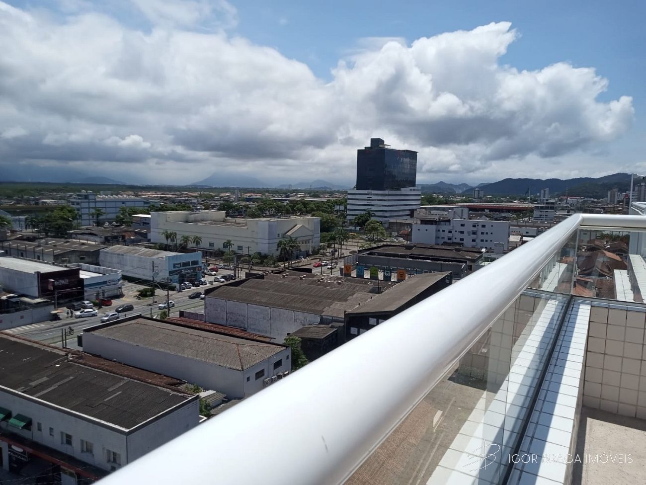 EXCELENTE APARTAMENTO A 700M DO MAR, COM AREA DE LAZER COMPLETA