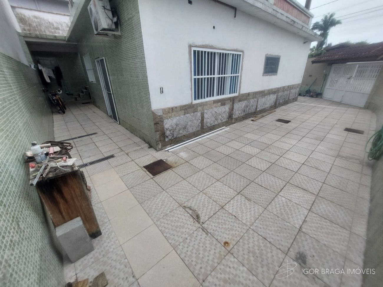 EXCELENTE CASA, AMPLA E COM ÁREA DE LAZER