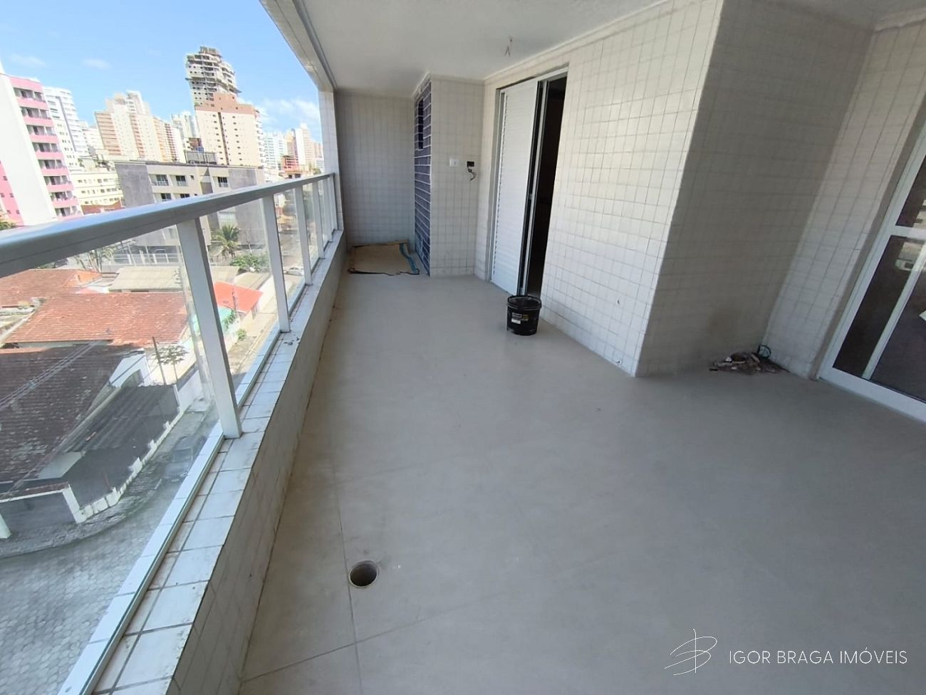 BELÍSSIMO APARTAMENTO, À 450M DO MAR E LAZER COMPLETO