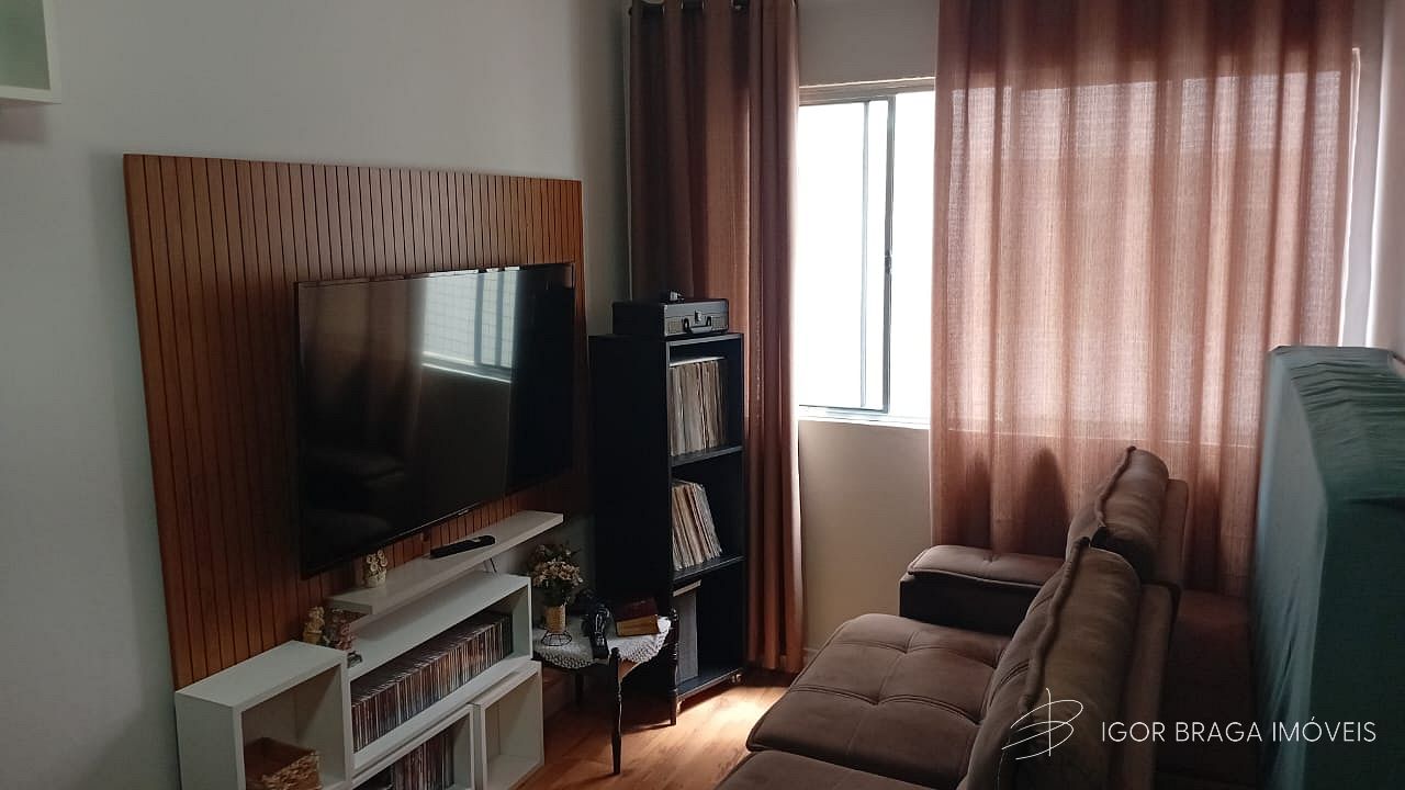 EXCELENTE APARTAMENTO, AMPLO E À 120M DO MAR