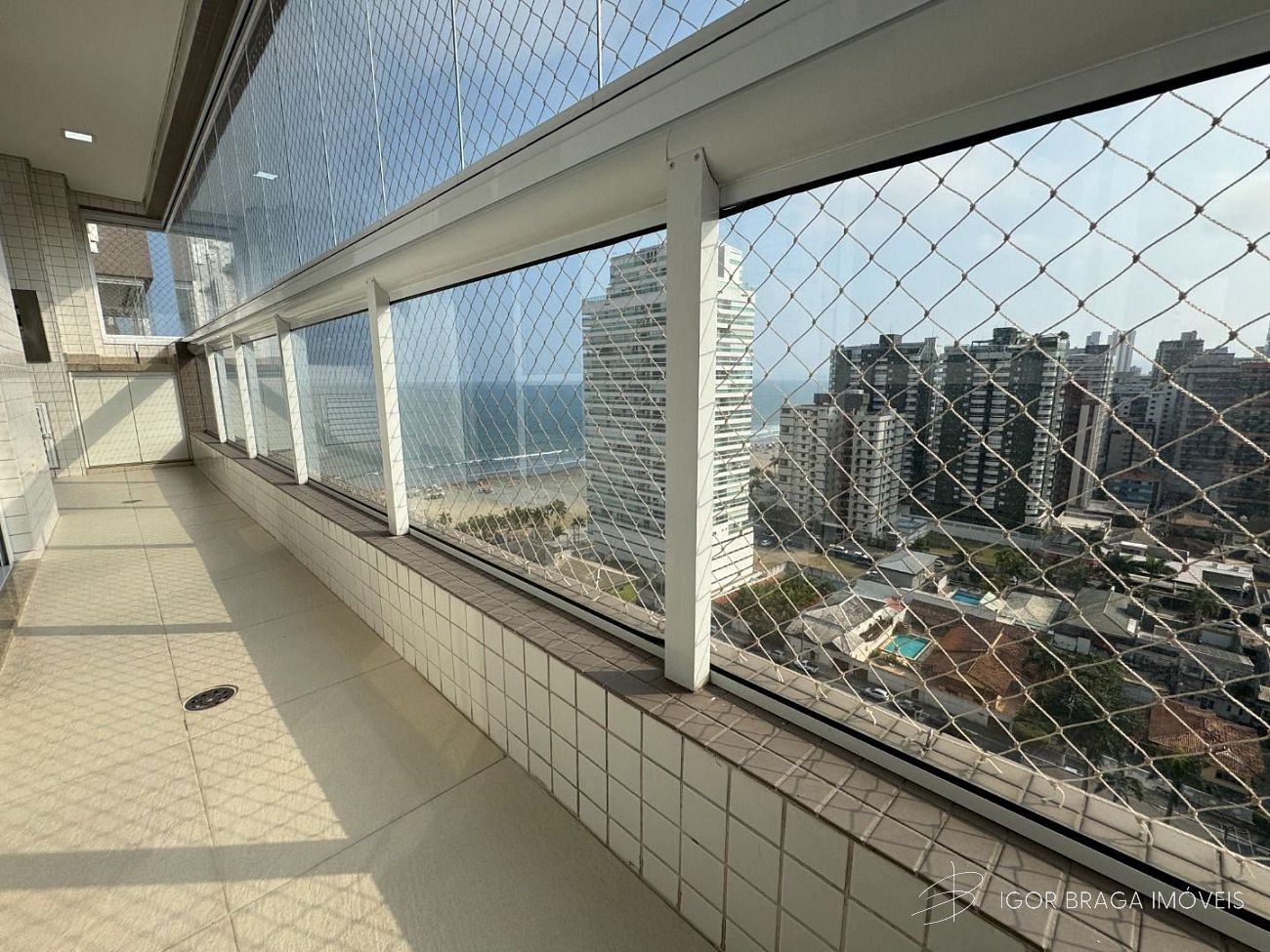 INCRÍVEL APARTAMENTO, Á 60M DO MAR E LAZER COMPLETO