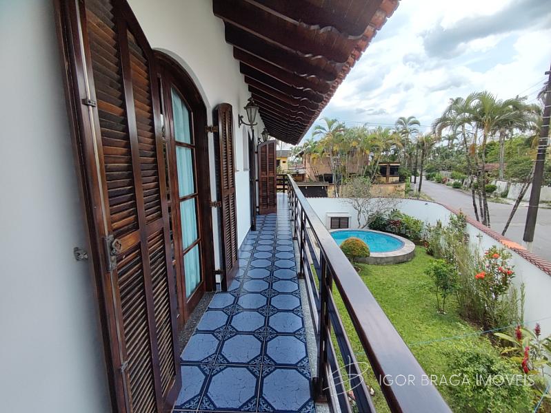 EXCELENTE CASA, AMPLA E FINO ACABAMENTO 1