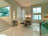 Casa com Tr�s Pavimentos no Alphaville Jacuhy 21
