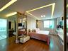 Casa com Tr�s Pavimentos no Alphaville Jacuhy 26